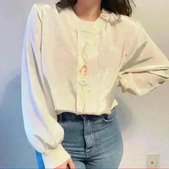 Vintage blouse with floral embroidery - Picture 2 of 8